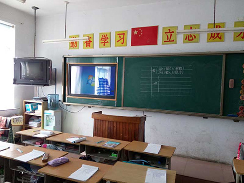 20141215165020592059.jpg 多媒體教學一體機助力教學變革全息廣告機