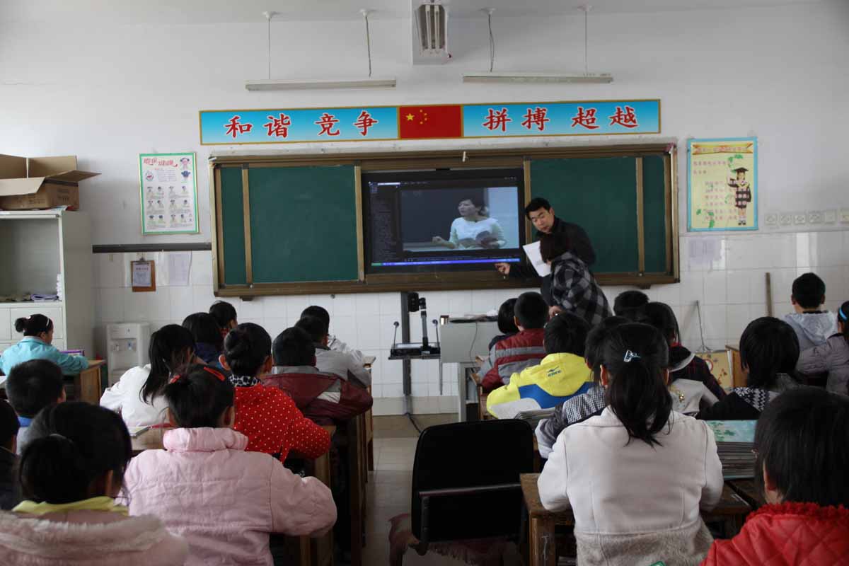 3d廣告機(jī)論教學(xué)觸摸一體機(jī)在語(yǔ)文學(xué)科中的作用